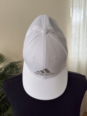 NWOT - adidas White Performance Logo Baseball Cap